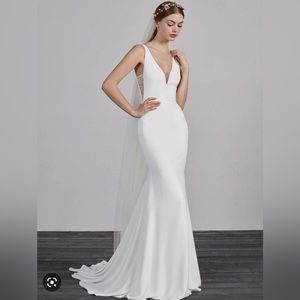 Used Pronovias Estilo ivory wedding dress size 10 bridal